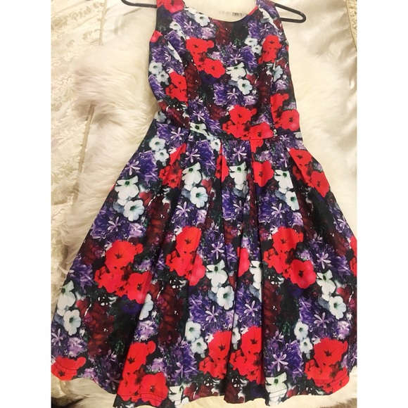 Forever 21: A line floral dress - Picture 2 of 2